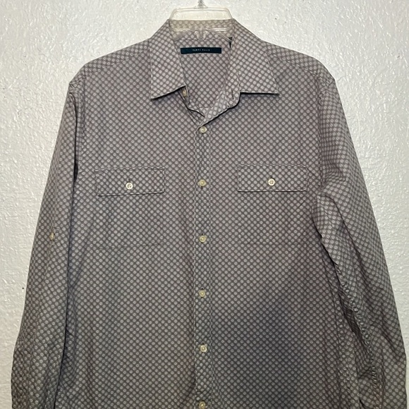 Perry Ellis, 100% cotton grey button front shirt with front pockets size medium - Picture 2 of 6